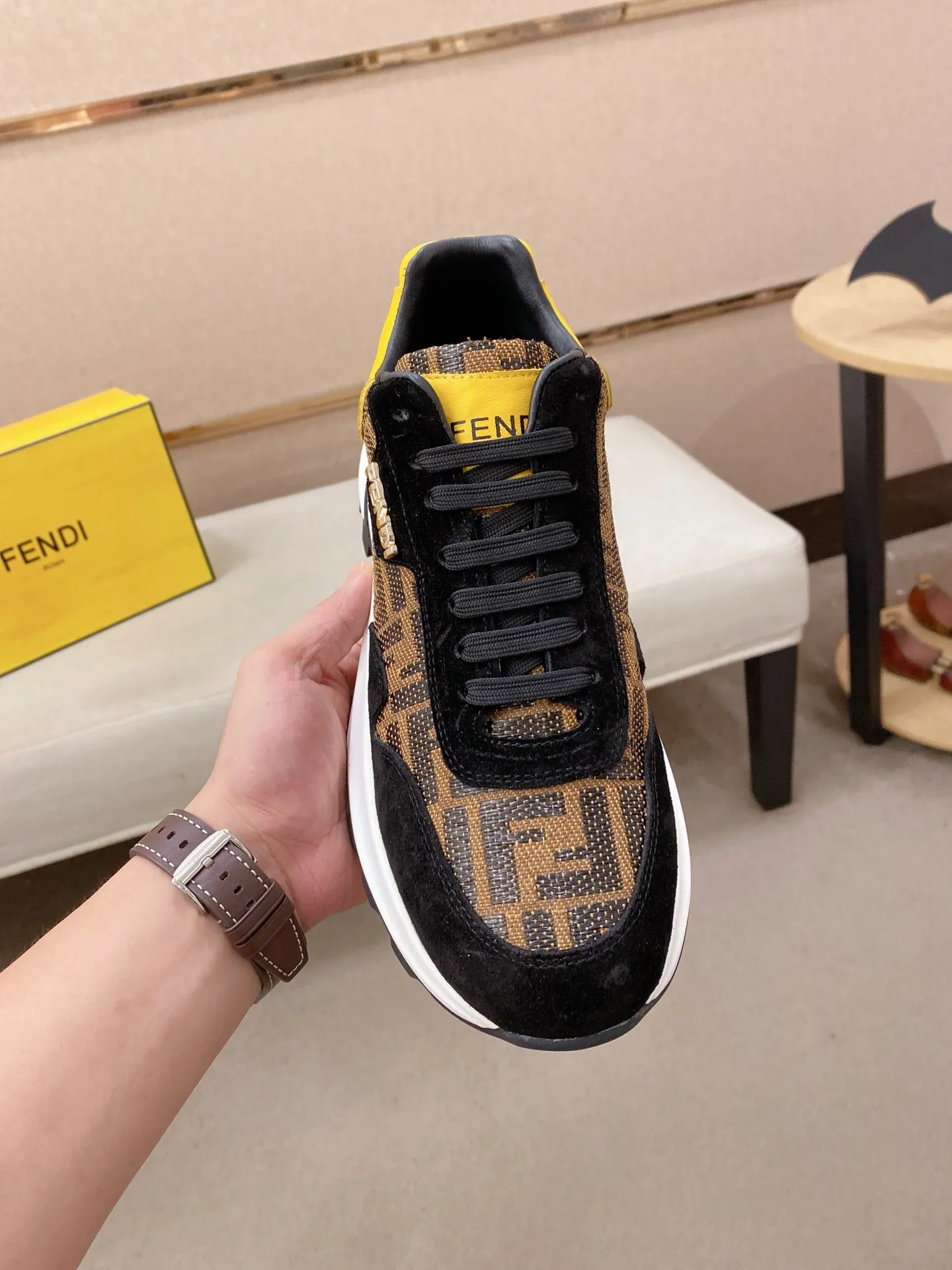 Men's shoes 💰 462💰 (fendi) New style 👊🏻 upper 🇮🇹 imported cowhide fabric 🇩🇪 lining imported sheepskin lining. The original outsole is molded to highlight the identity of every man, and the upper foot is elegant and stable🚶🏻🚶🏻The high-end custom counters reproduce the original version📯No matter the wind or rain, the shoe last remains unchanged and can withstand the verification of time🔍️,🔵 Size: 38-44
